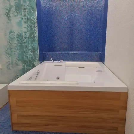 The Smerald 2 בית הארחה