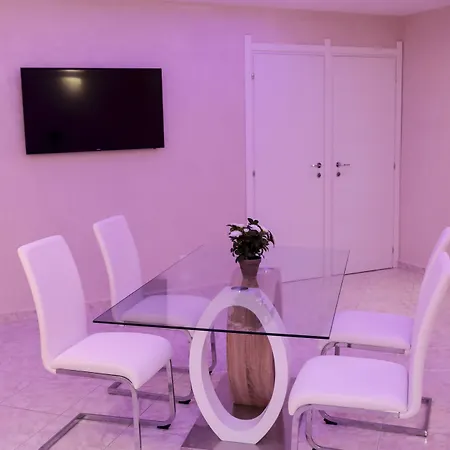 Guest house The Smerald 2